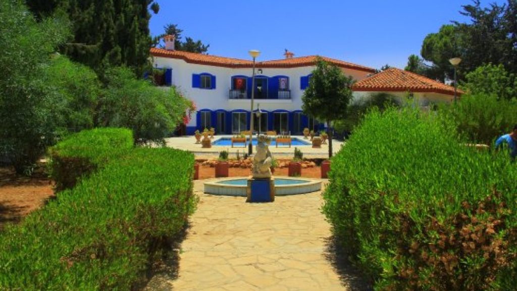 Hikayesiyle Tüyler Ürperten Bir Tasarım ve Gizem: Mavi Köşk 'ün Bugün Bile Çözülemeyen Esrarı