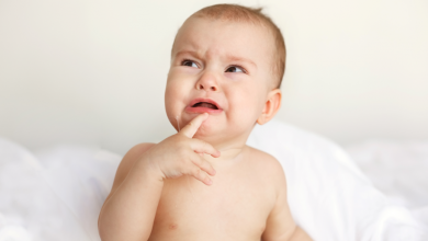 Bebeklerde Diş Çıkarma Ateşi Kaç Gün Sürer? Ateş Nasıl Düşürülür? Diş Çıkarmaya Ne İyi Gelir? Ne Zaman Doktora Götürmelidir?